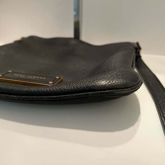 Marc Jacobs New York black pebbled leather crossbody bag with gold hardware - Picture 10 of 10